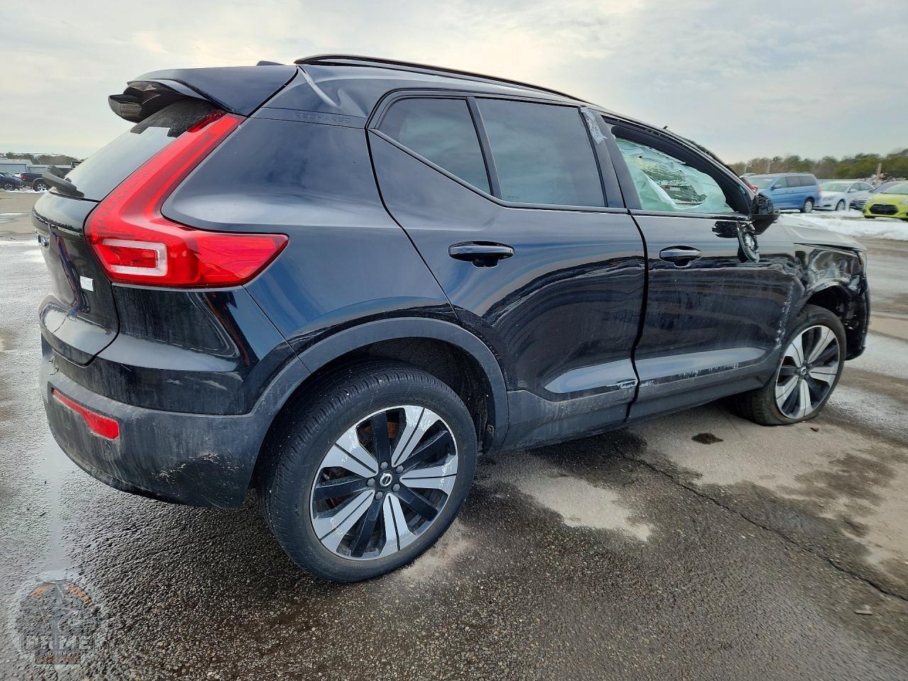 2023 VOLVO XC40 — фото 3