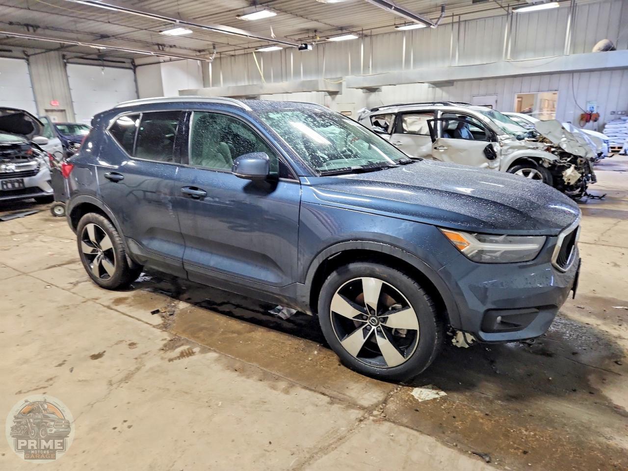 2021 VOLVO XC40 — фото 4
