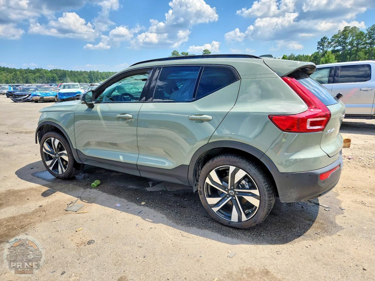 2025 VOLVO XC40 — фото 2
