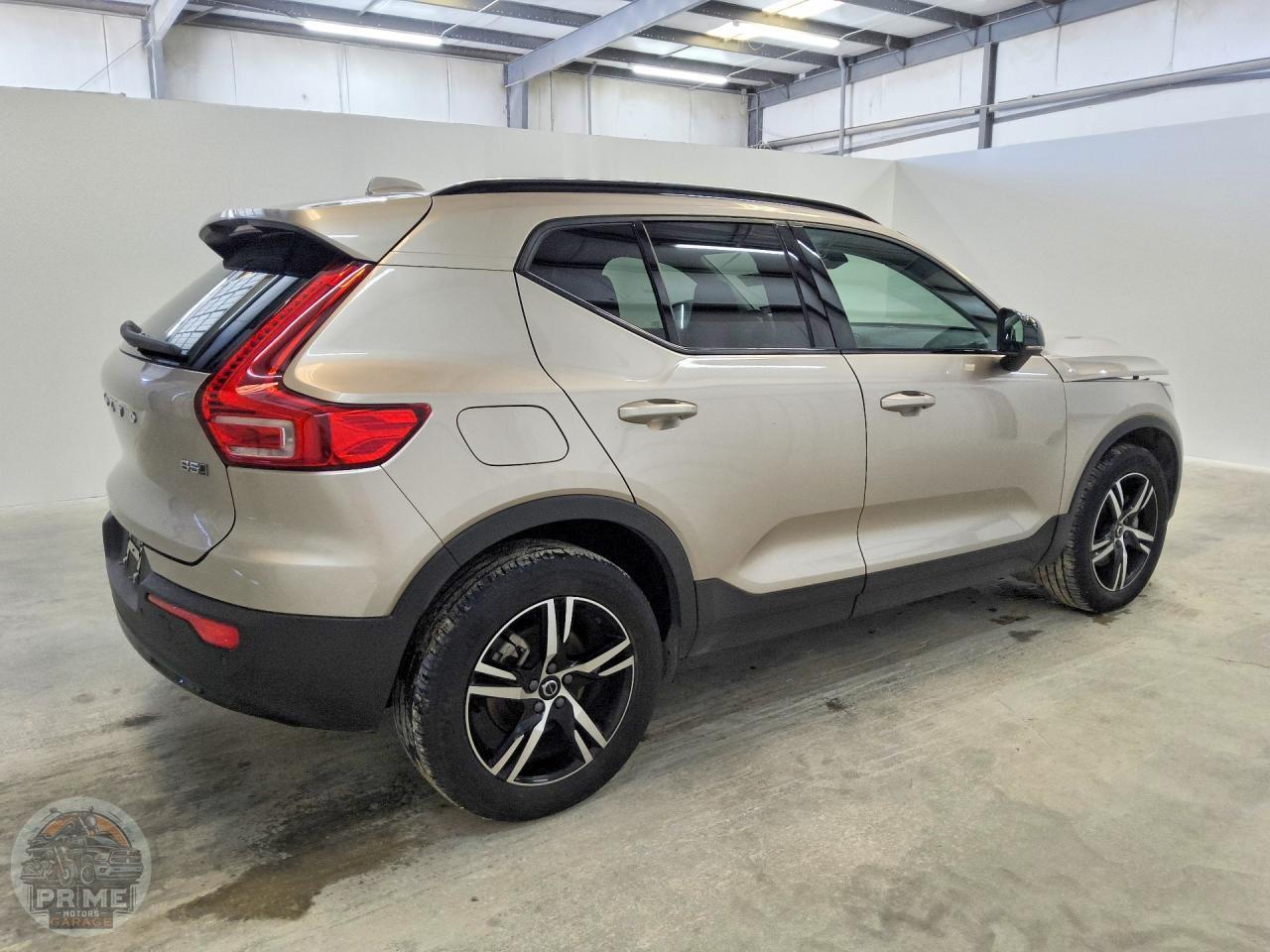 2024 VOLVO XC40 — фото 3