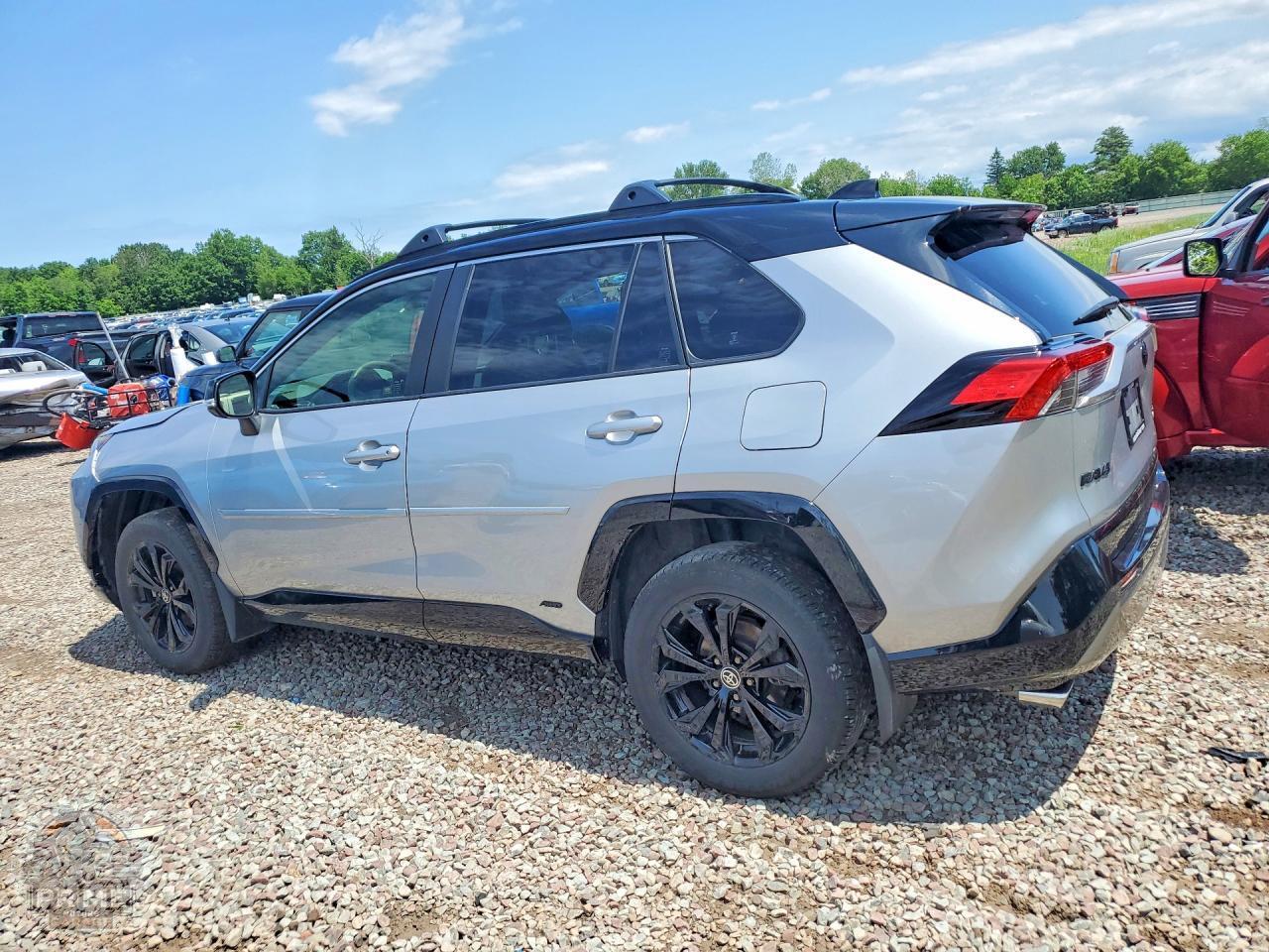 2025 TOYOTA RAV4 — фото 2