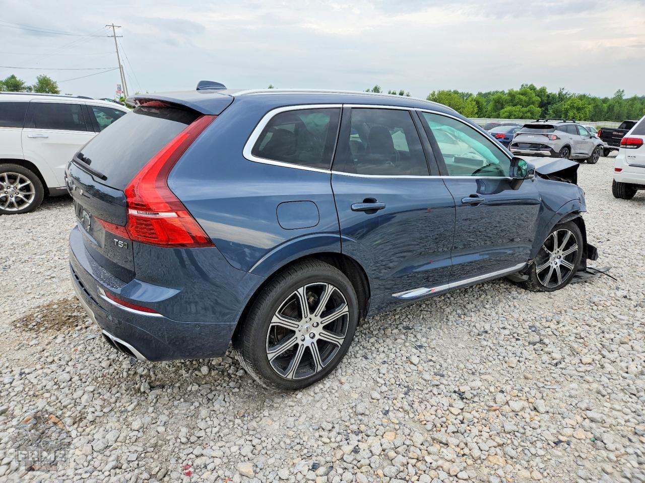 2021 VOLVO XC60 — фото 3