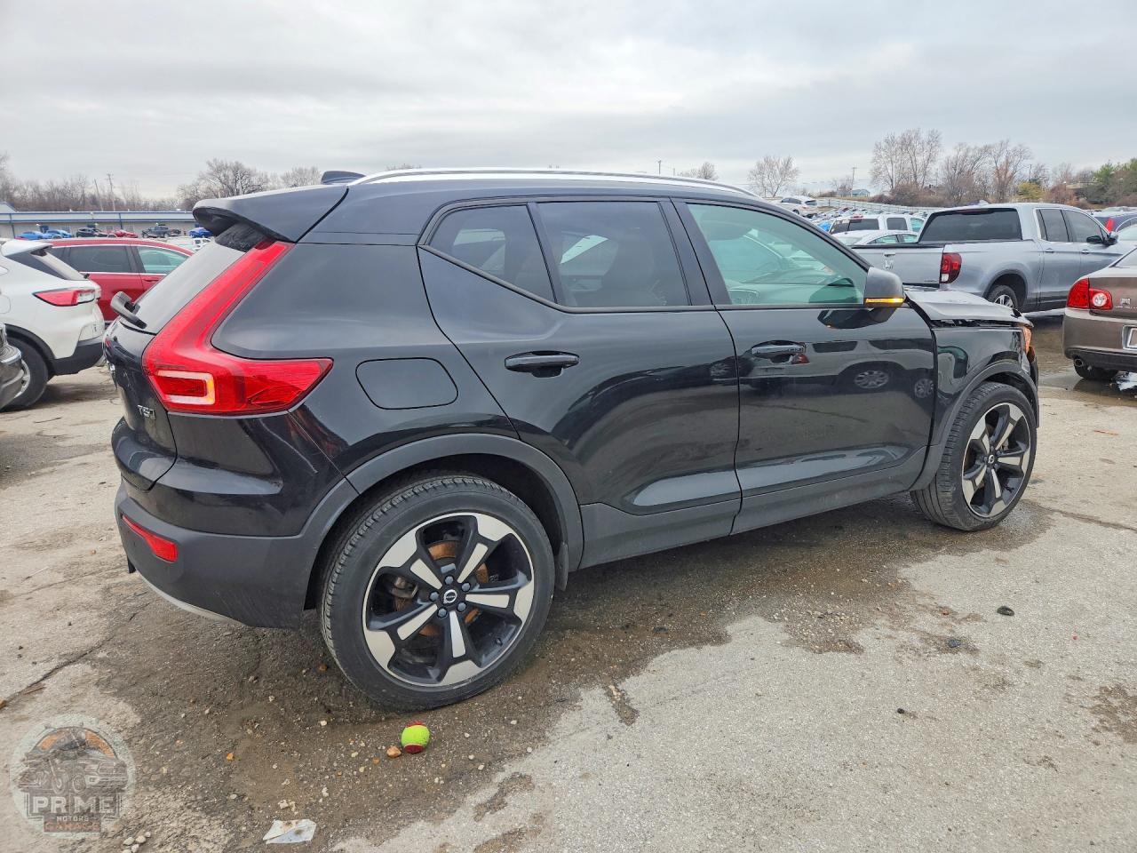 2020 VOLVO XC40 — фото 3