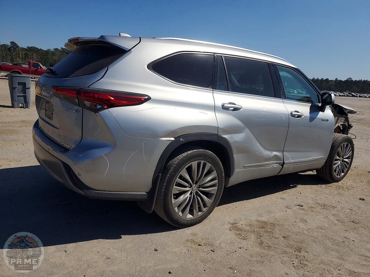 2021 TOYOTA HIGHLANDER — фото 3
