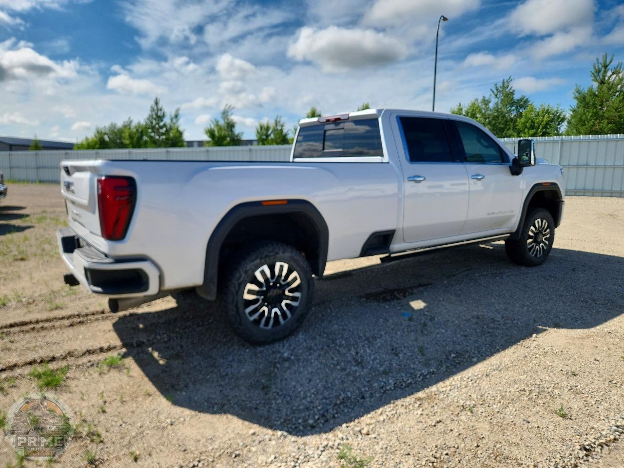 2024 GMC SIERRA — фото 3