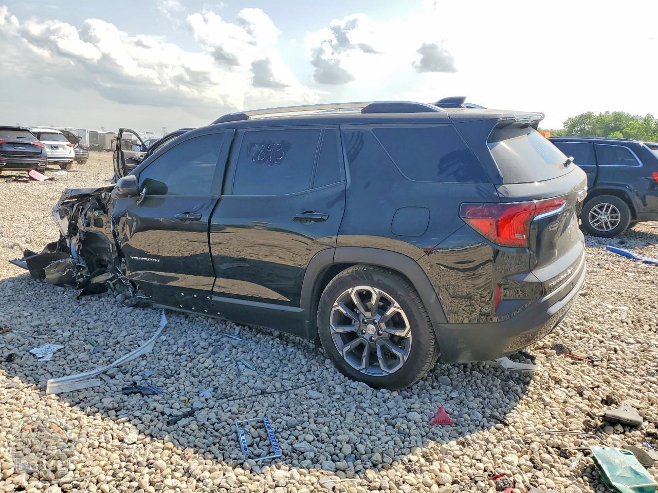 2026 GMC TERRAIN — фото 2