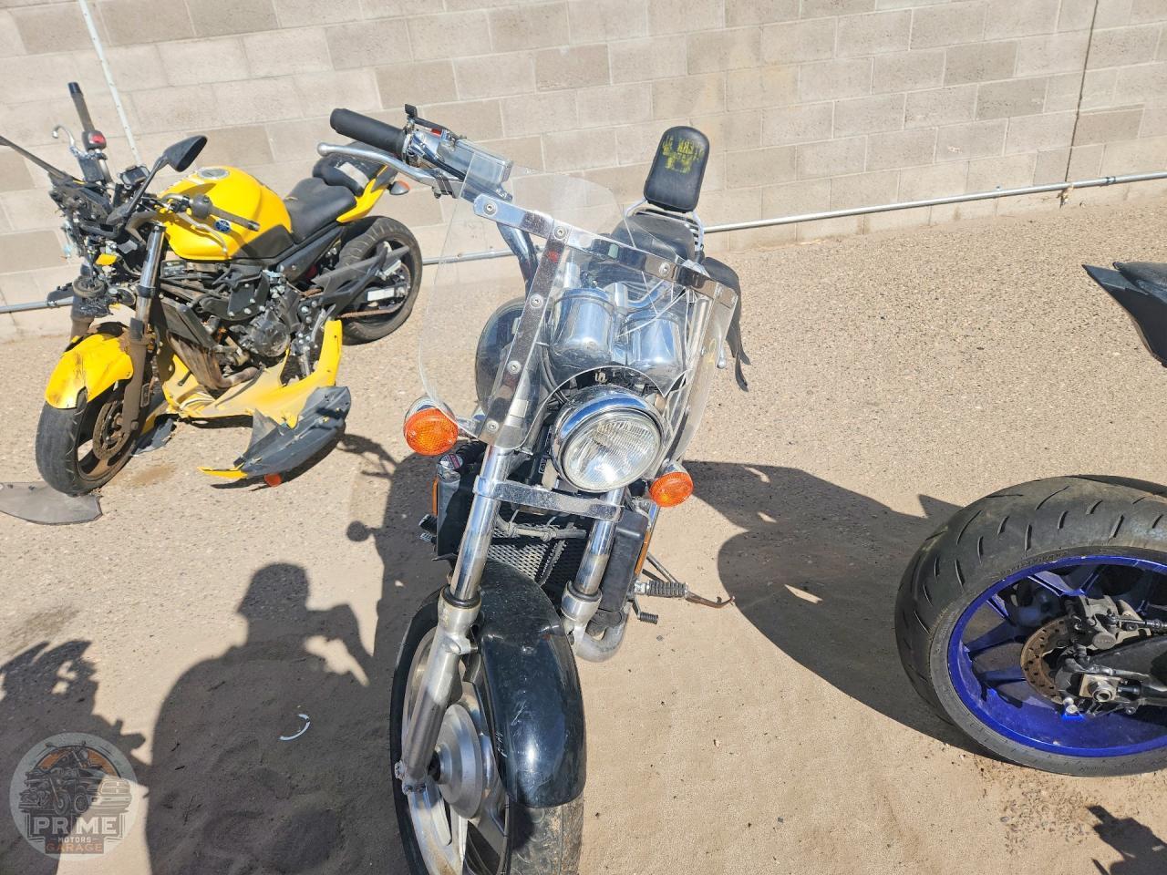 2001 HONDA VF750 — фото 2