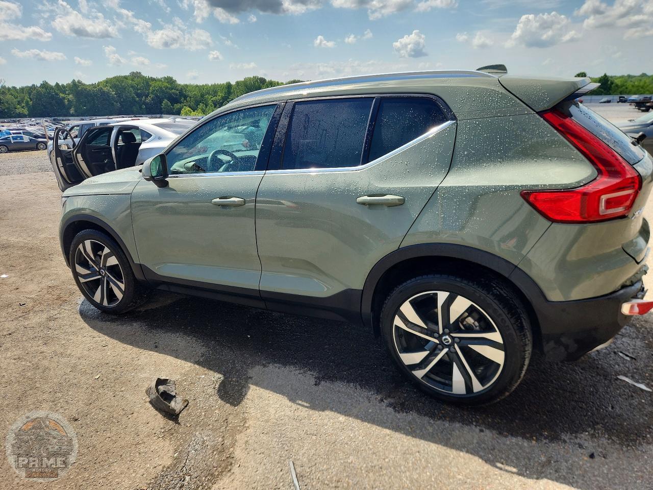 2023 VOLVO XC40 — фото 2