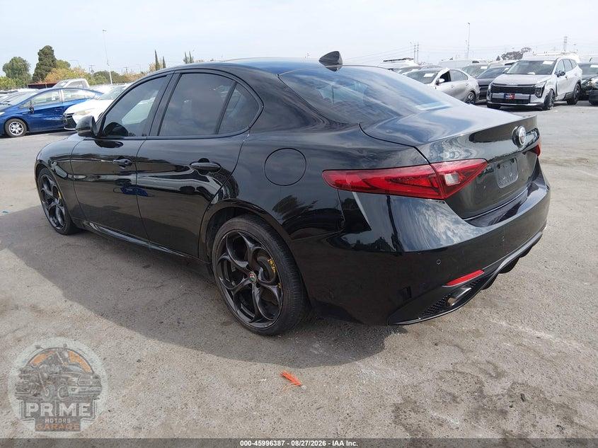 2017 ALFA ROMEO GIULIA TI RWD — фото 3