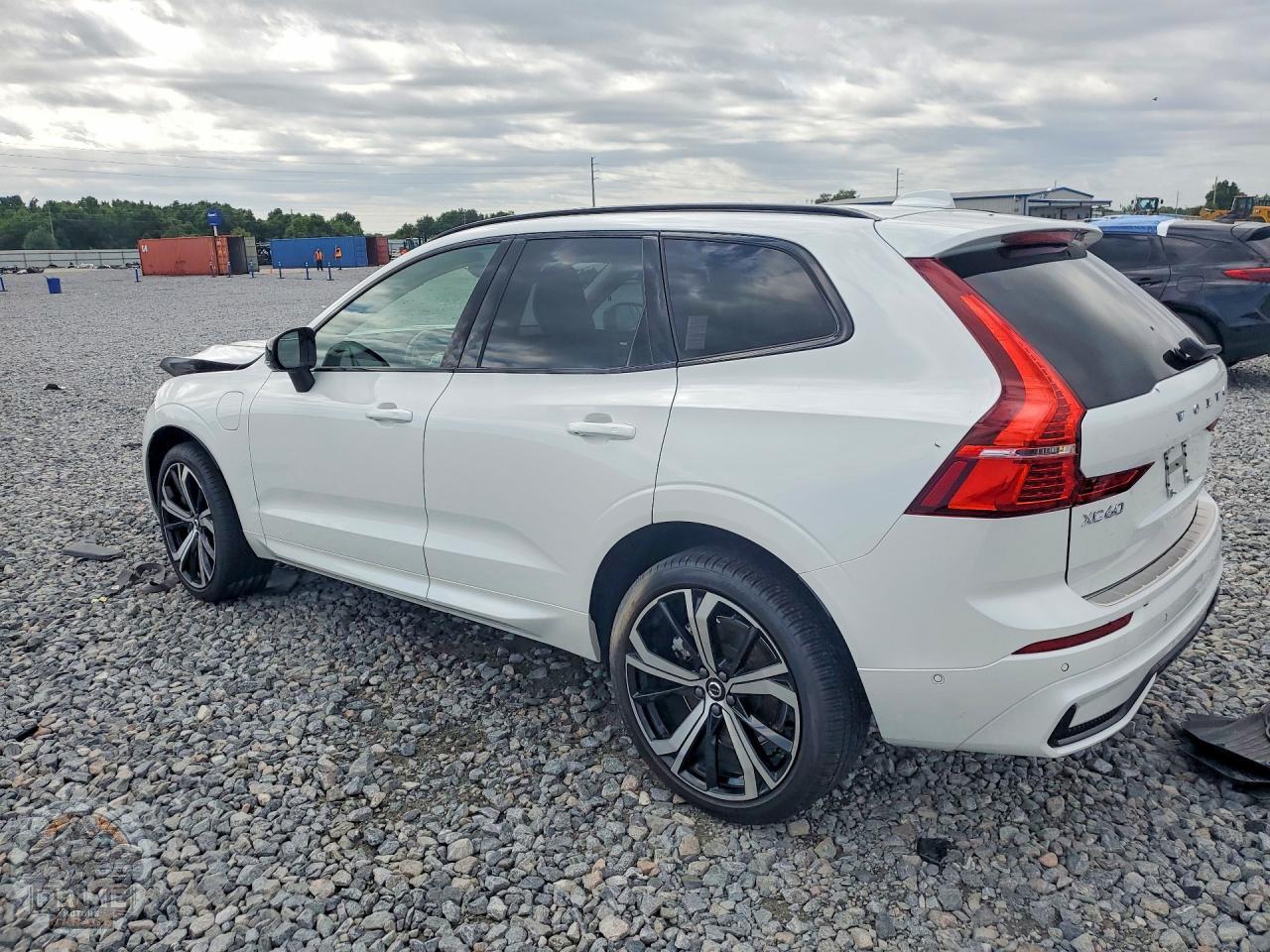2025 VOLVO XC60 — фото 2
