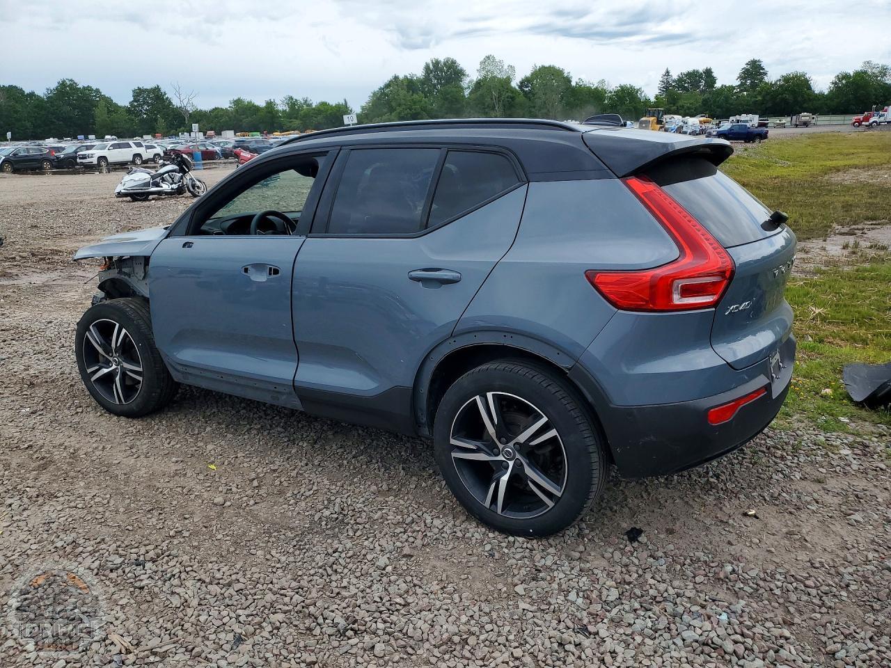 2022 VOLVO XC40 — фото 2