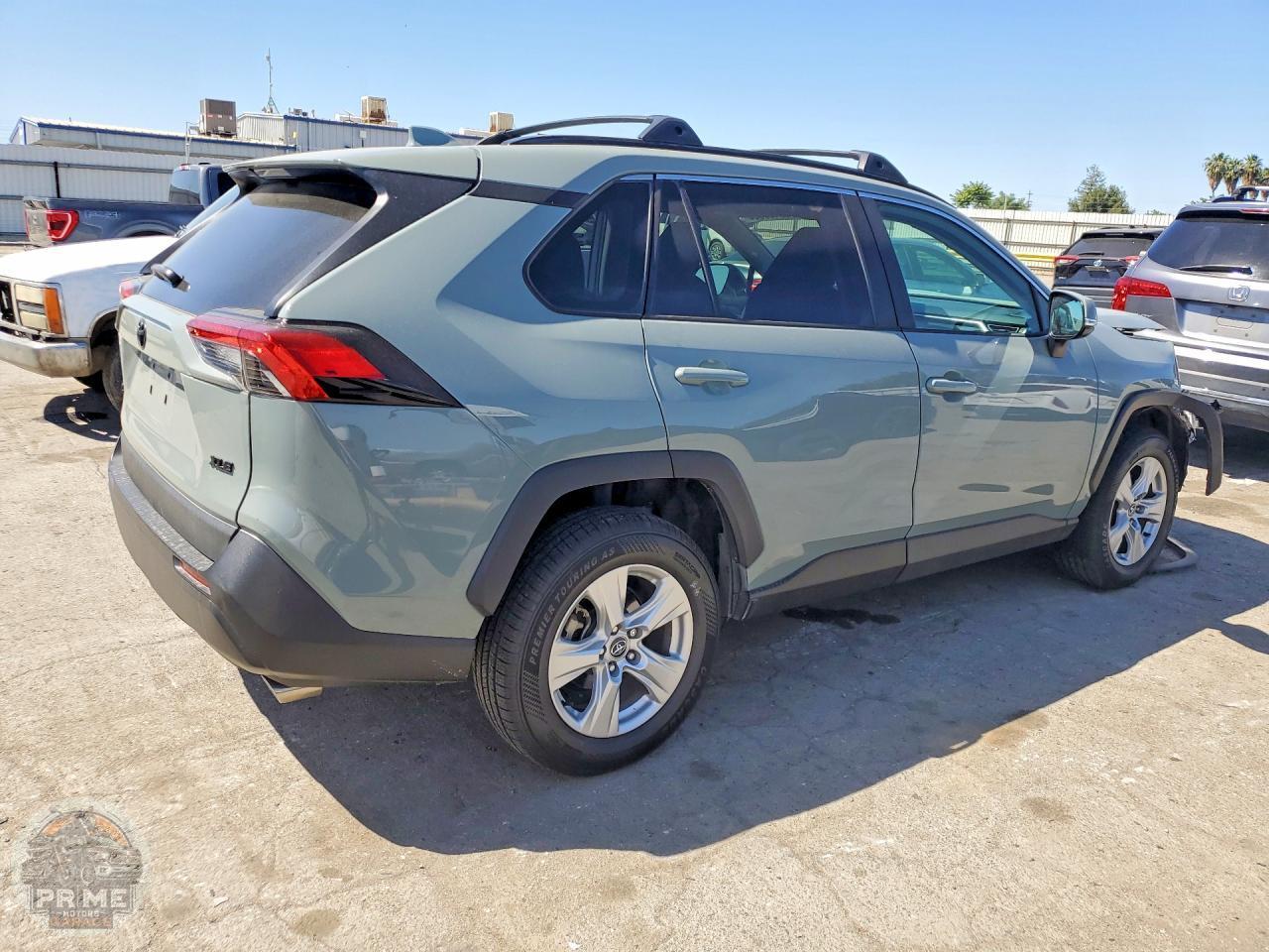 2020 TOYOTA RAV4 — фото 3