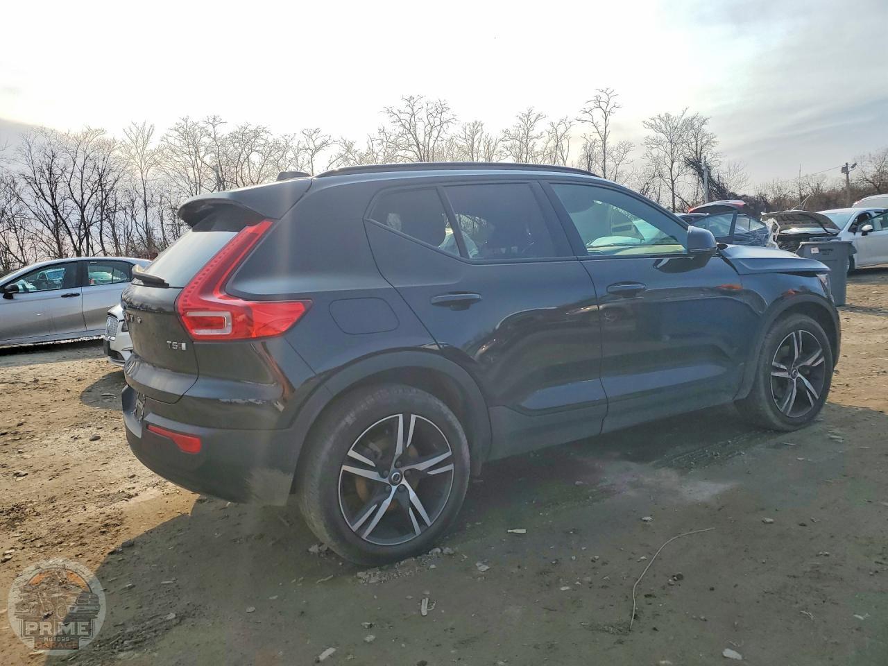 2021 VOLVO XC40 — фото 3