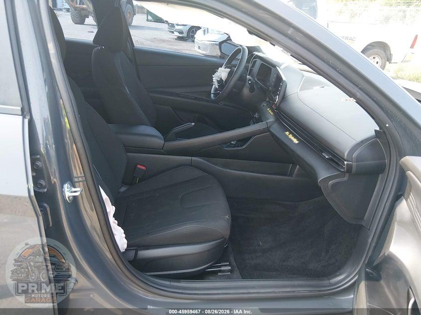 2025 HYUNDAI ELANTRA SEL SPORT — фото 5