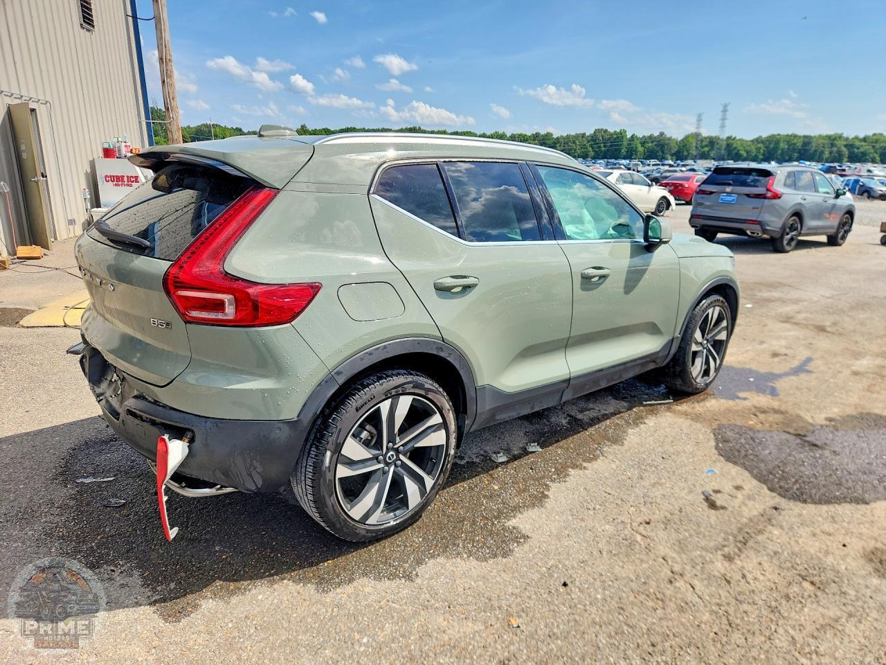 2023 VOLVO XC40 — фото 3