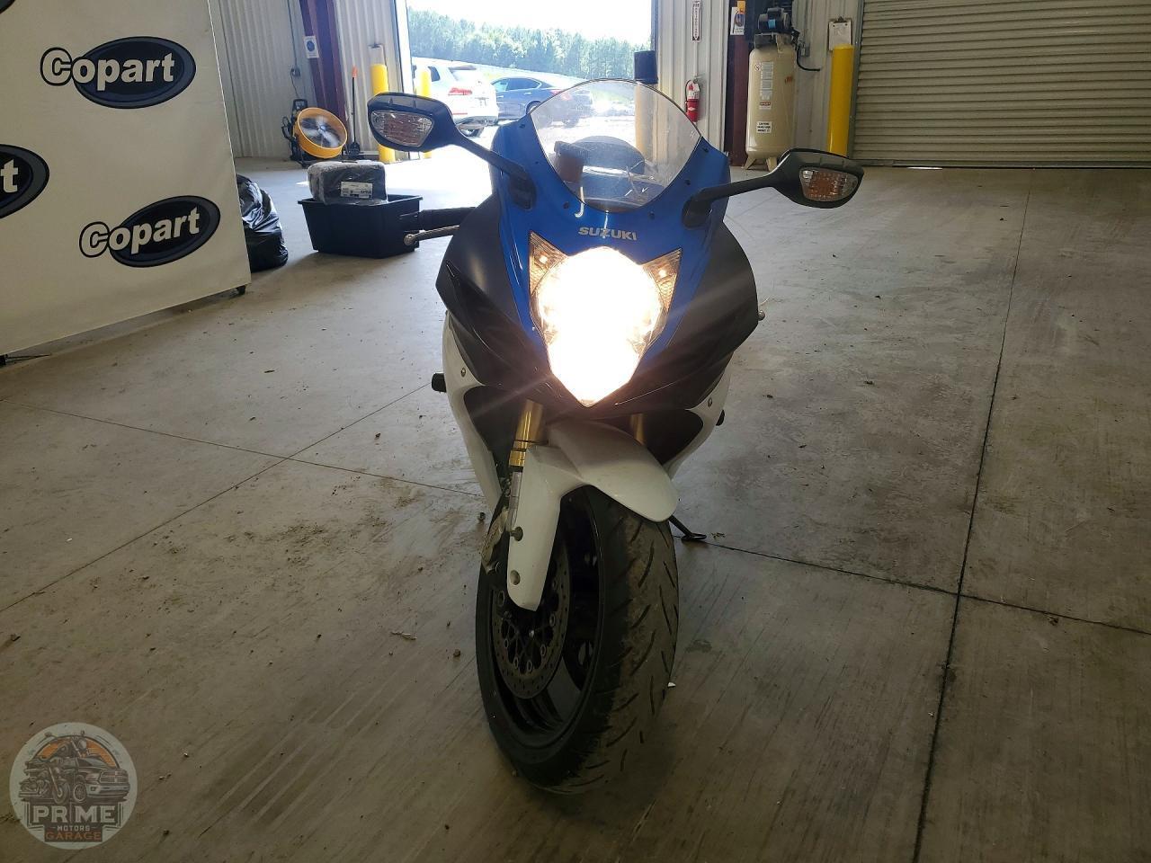 2011 SUZUKI GSX750 — фото 2