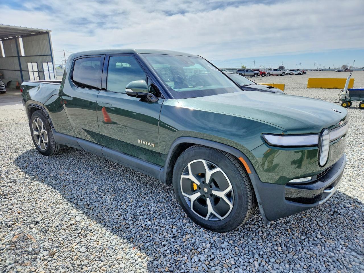 2022 RIVIAN R1T — фото 3
