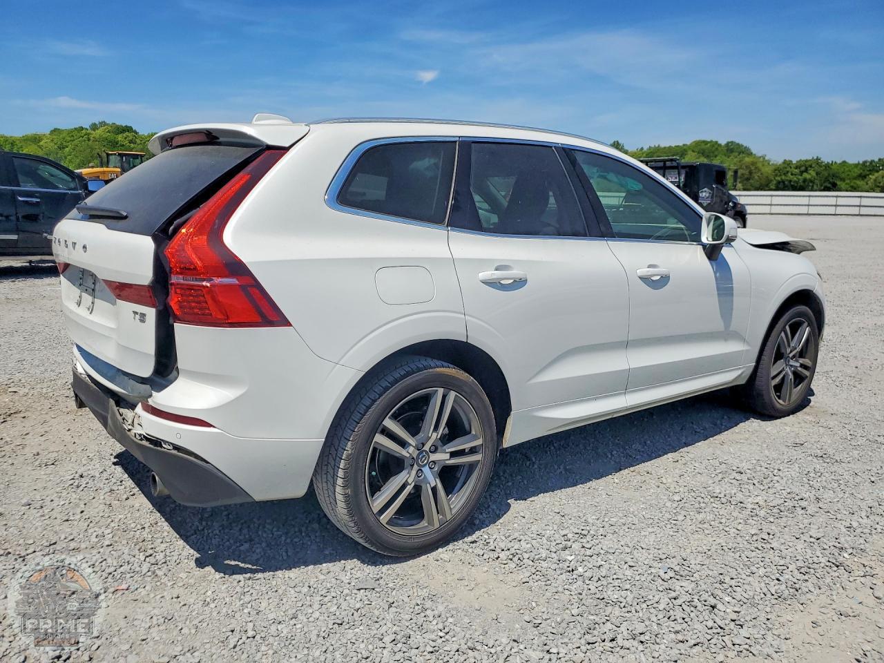 2021 VOLVO XC60 — фото 3
