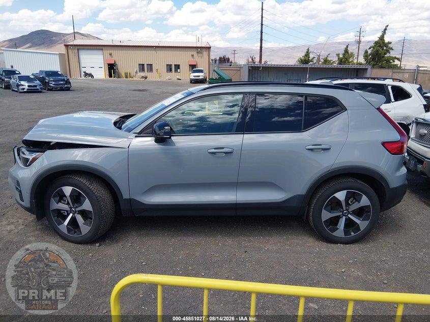 2024 VOLVO XC40 B5 PLUS DARK THEME — фото 17
