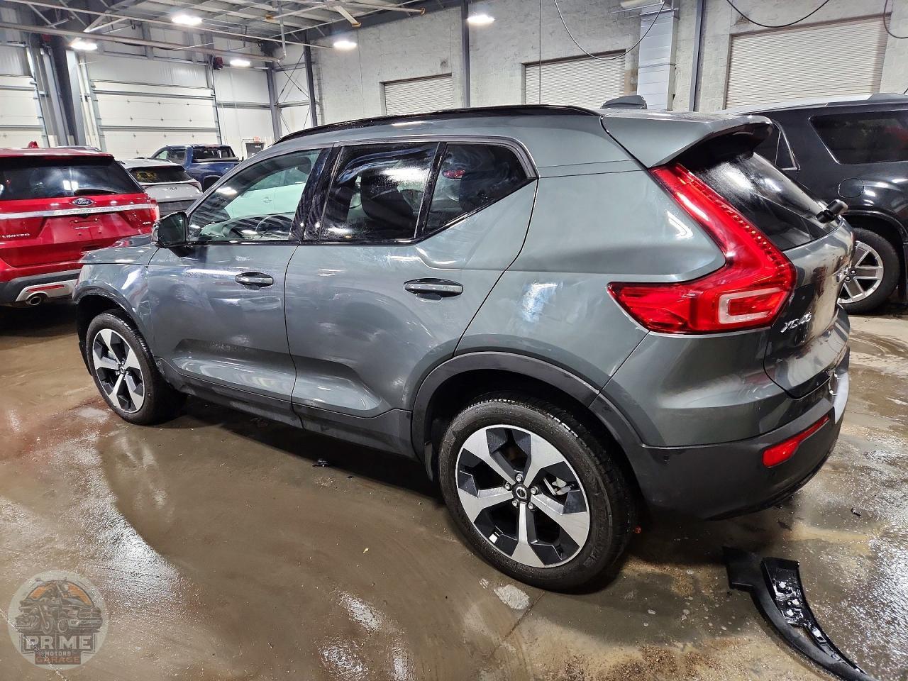 2026 VOLVO XC40 — фото 2