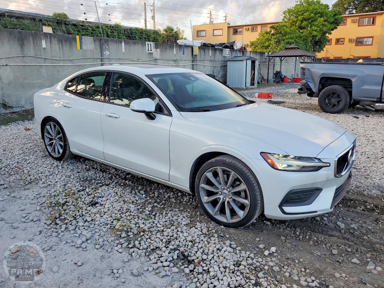 2020 VOLVO S60 — фото 4