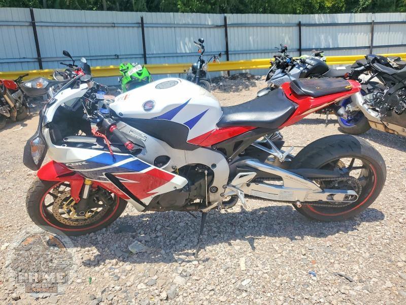 2013 HONDA CBR1000 — фото 3