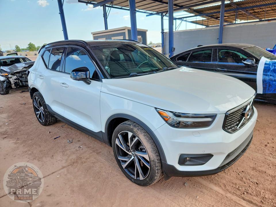2021 VOLVO XC40 — фото 4