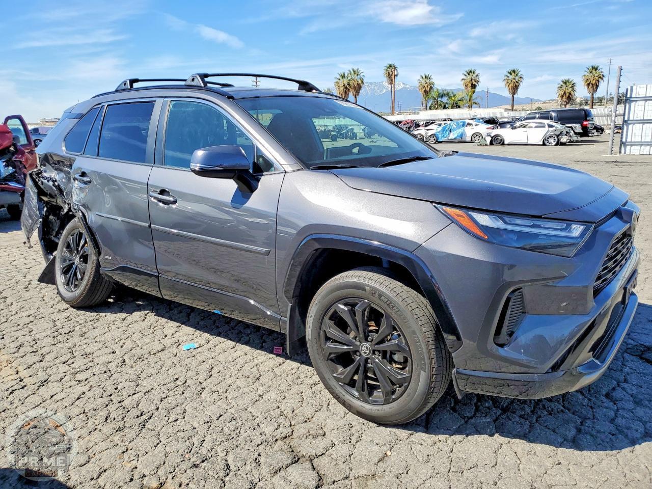 2025 TOYOTA RAV4 — фото 4