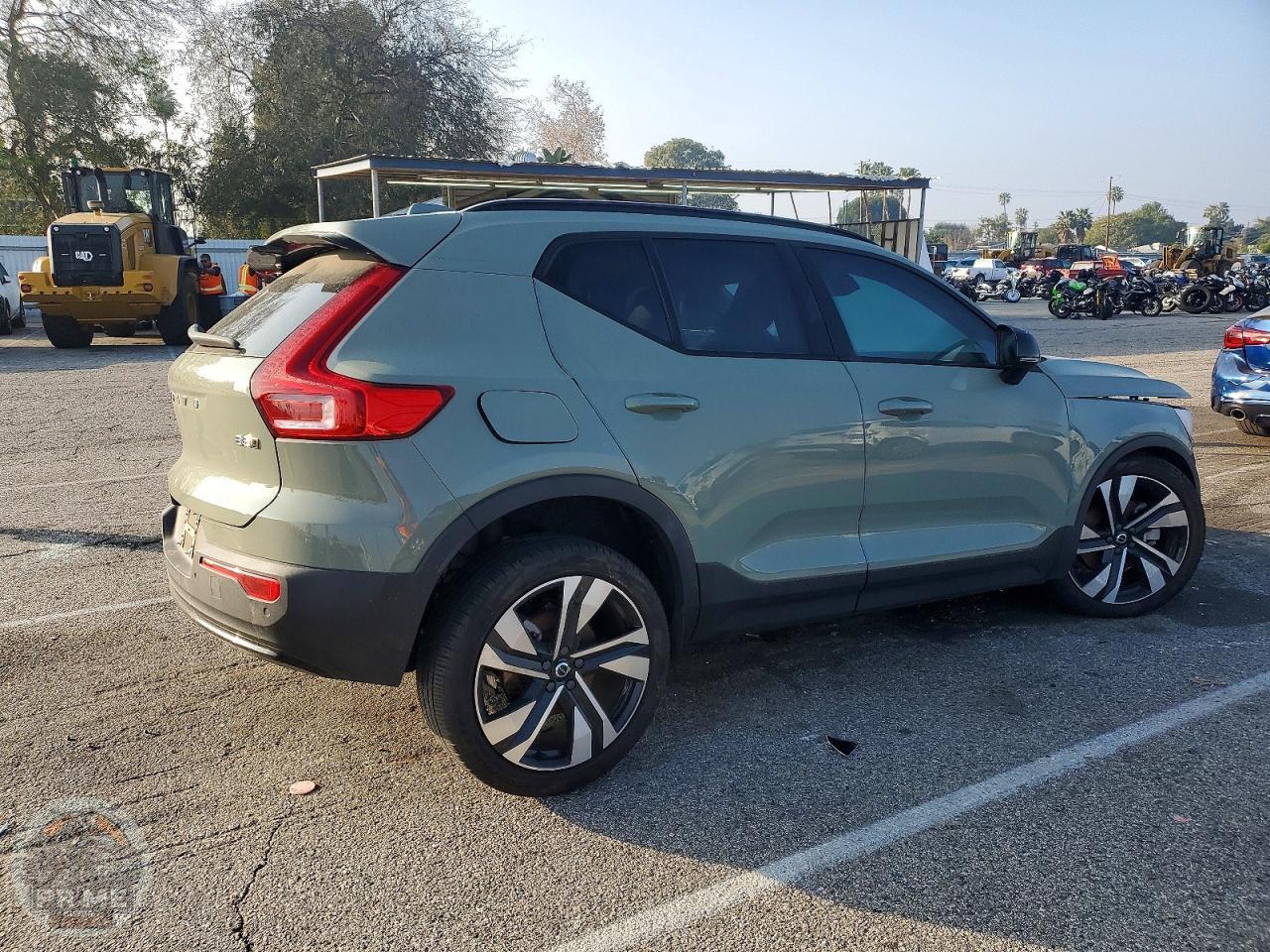 2024 VOLVO XC40 — фото 3