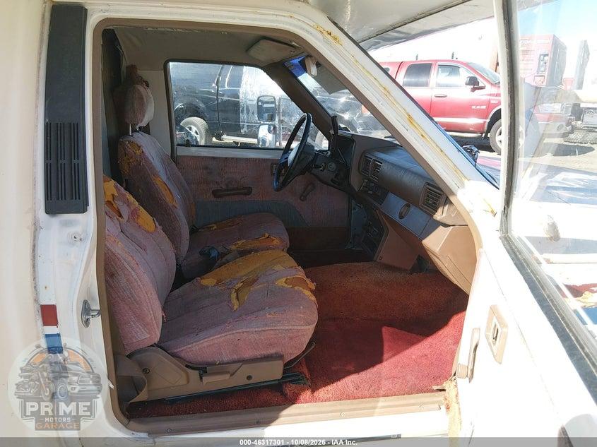 1986 TOYOTA PICKUP CAB CHASSIS RN55 — фото 5
