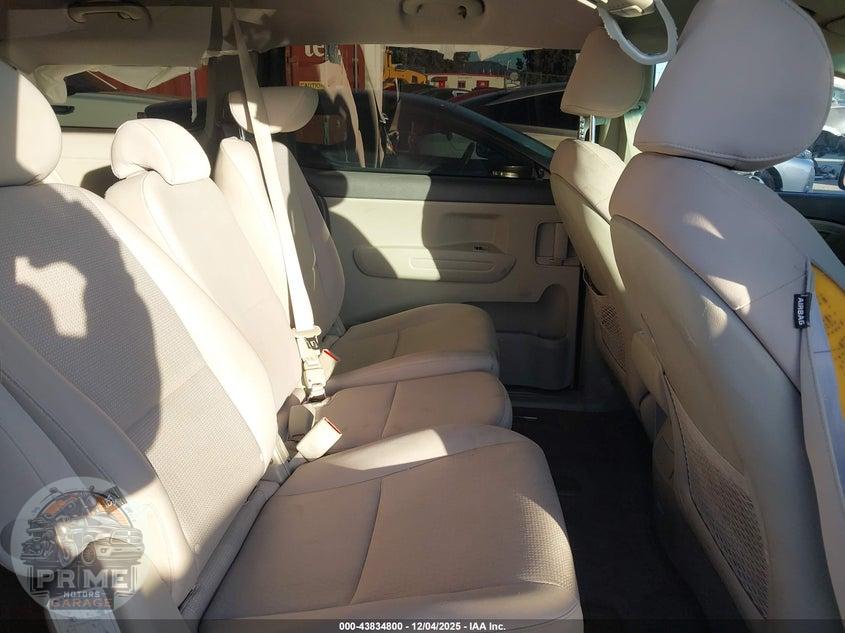 2017 KIA SEDONA LX — фото 8