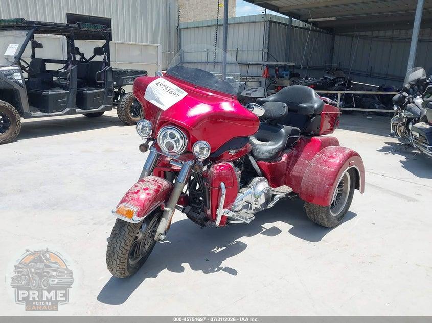 2013 HARLEY-DAVIDSON FLHTCUTG (TRI GLIDE ULTRA CLASSIC) TRI GLIDE ULTRA CLASSIC — фото 2