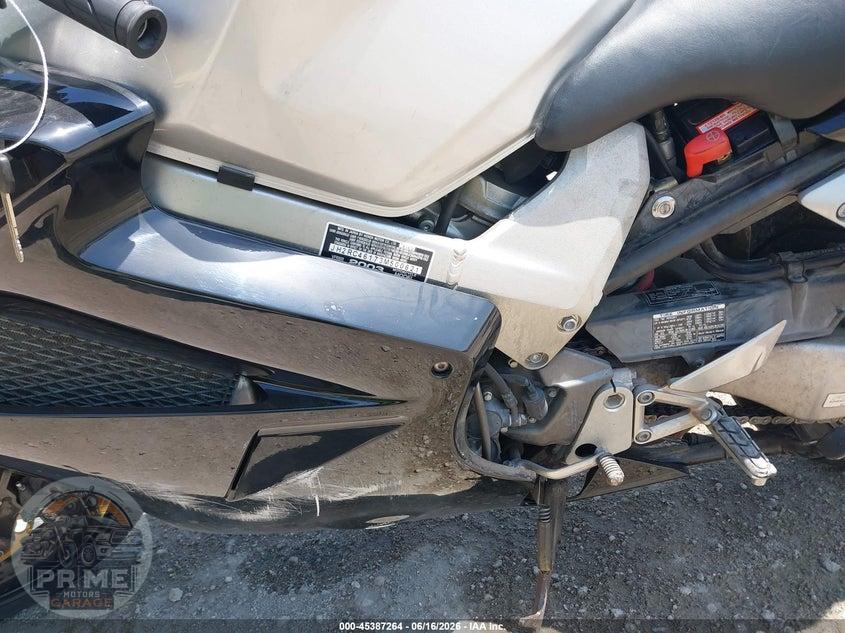 2003 HONDA VFR800 — фото 9