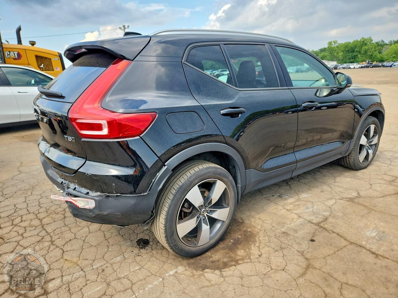2020 VOLVO XC40 — фото 3