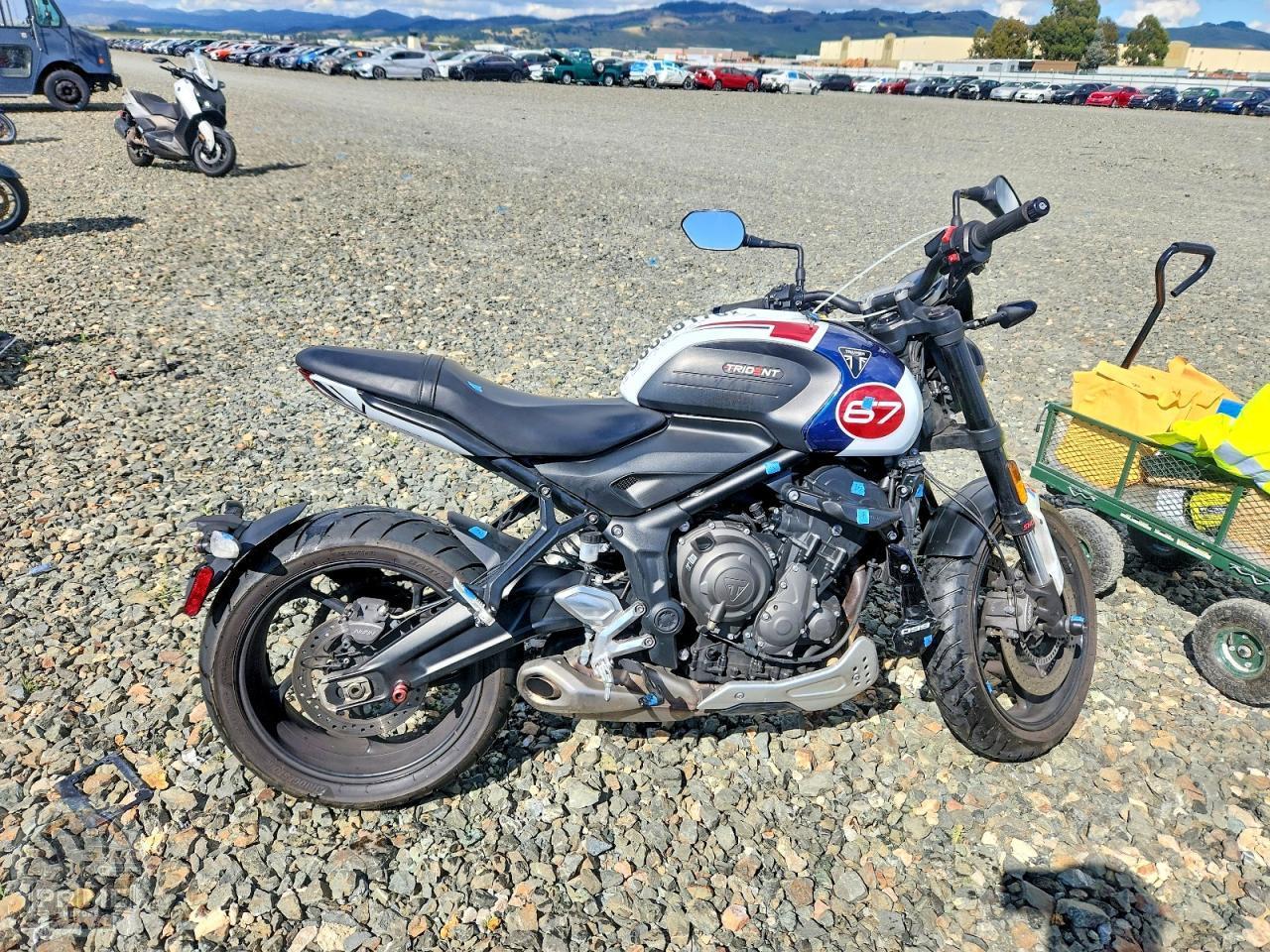 2025 TRIUMPH TRIDENT — фото 1