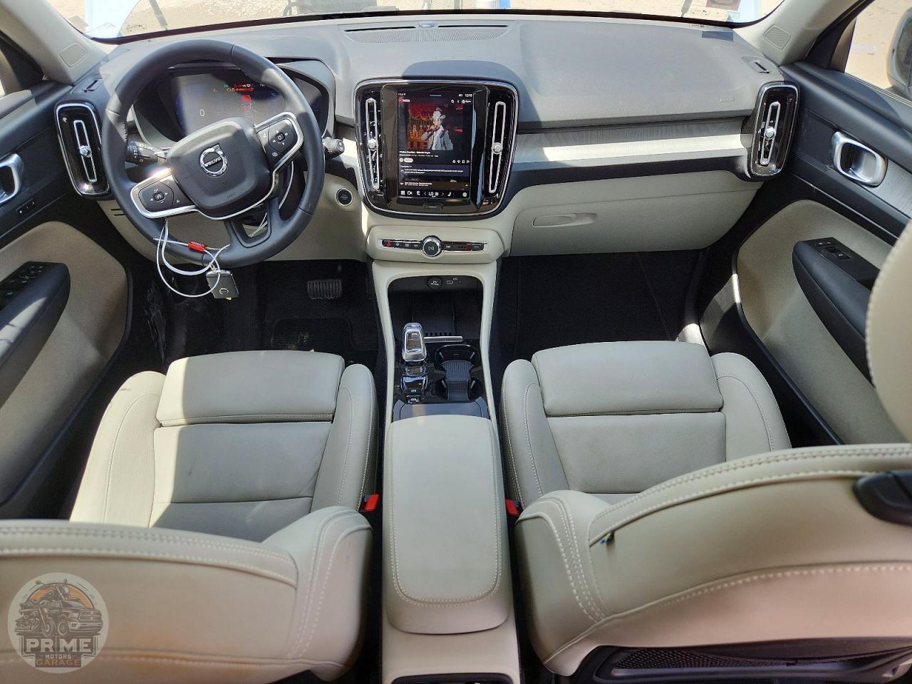 2025 VOLVO XC40 — фото 16