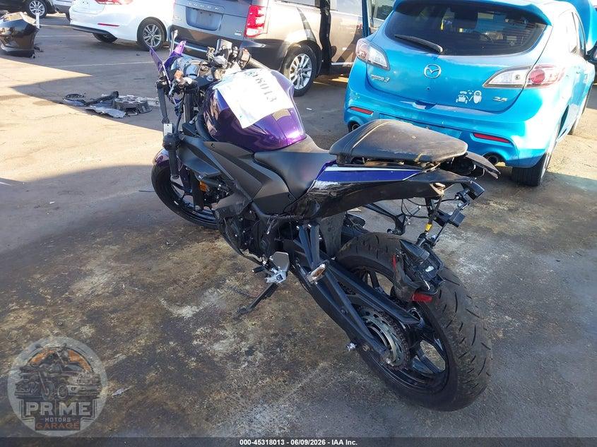 2018 YAMAHA YZFR3 A — фото 3