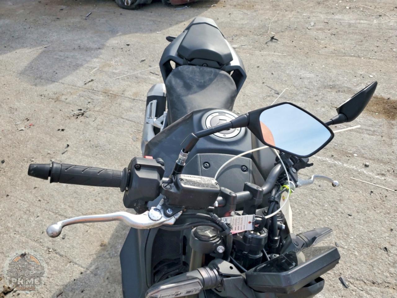 2025 HONDA CB750 — фото 9
