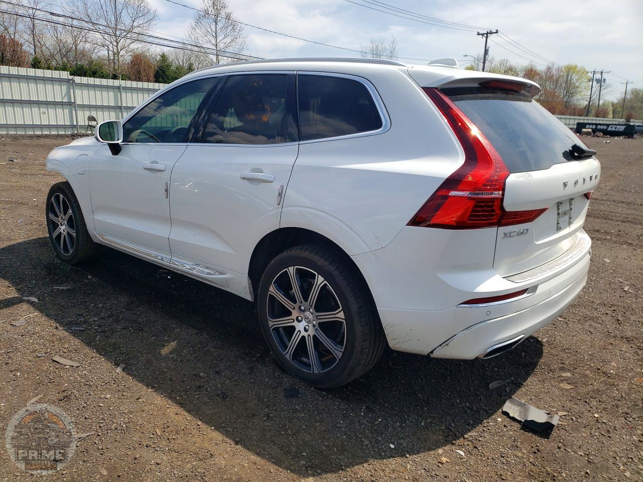 2021 VOLVO XC60 — фото 2