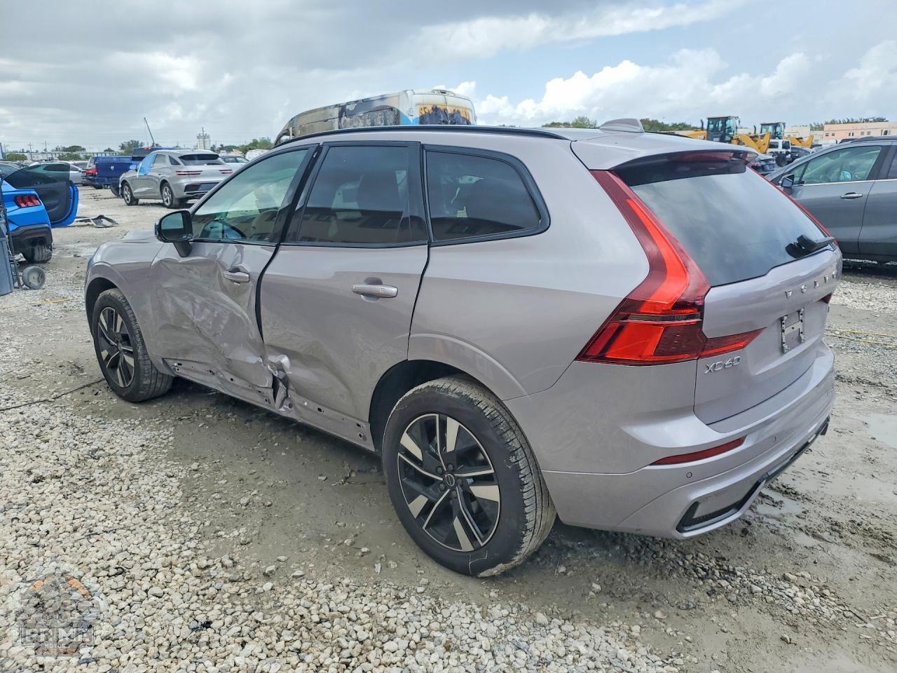 2026 VOLVO XC60 — фото 2