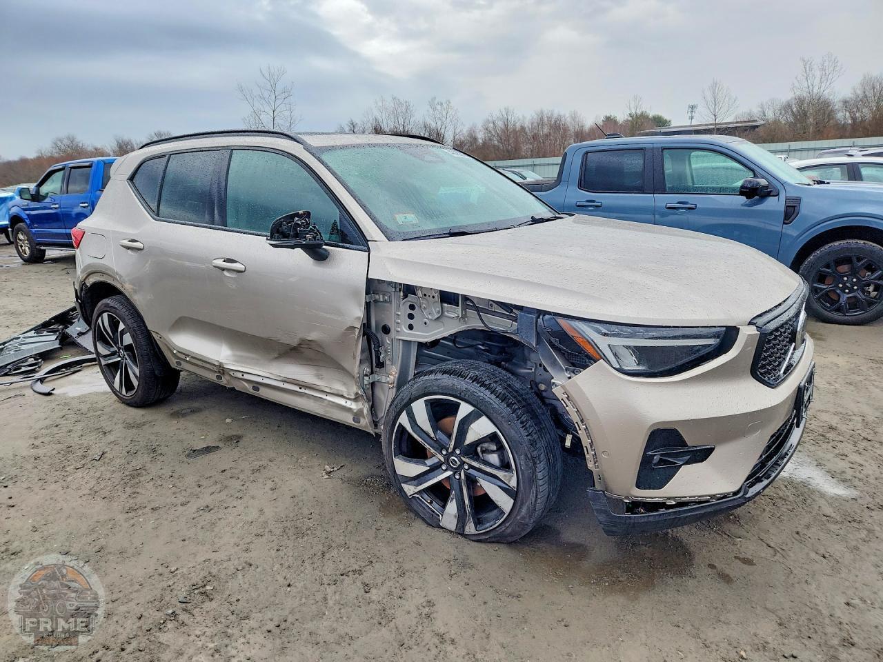 2023 VOLVO XC40 — фото 4
