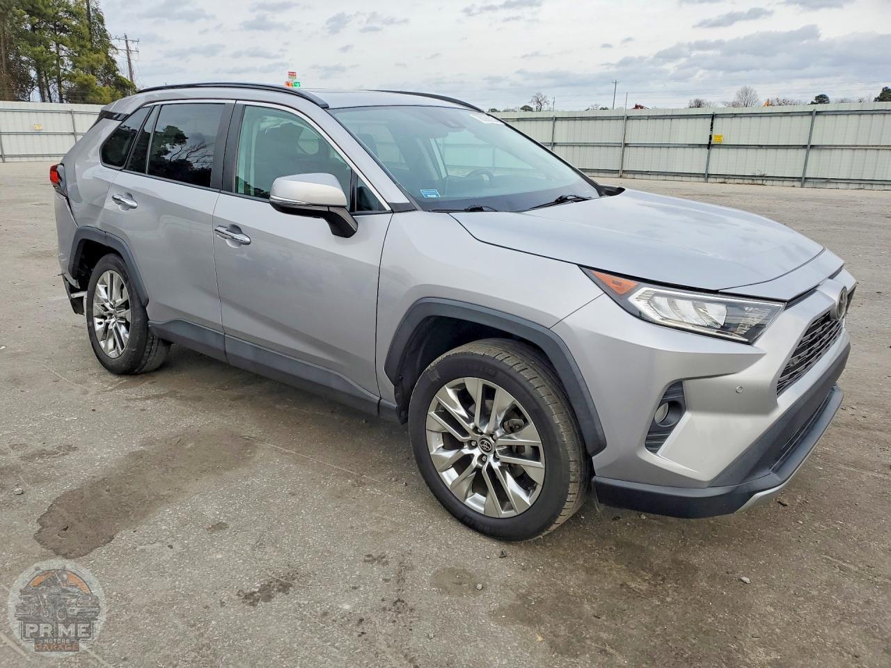2021 TOYOTA RAV4 — фото 4
