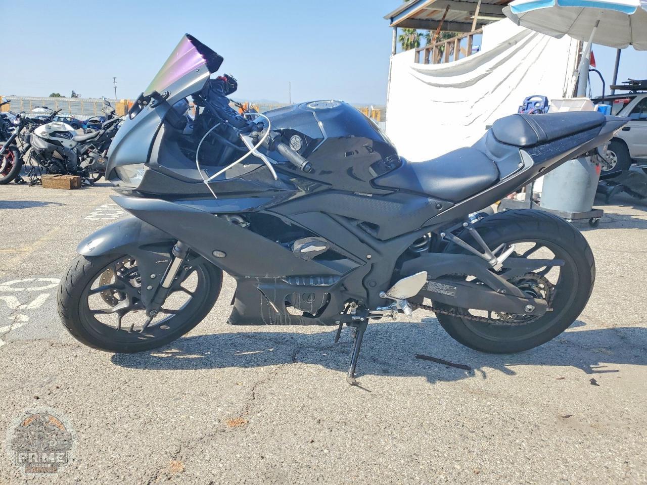 2021 YAMAHA YZFR3 — фото 3