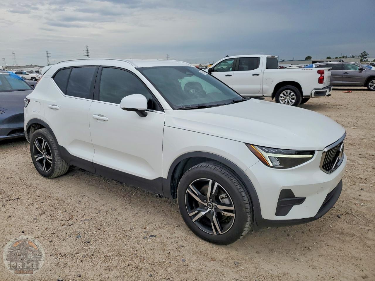 2024 VOLVO XC40 — фото 4