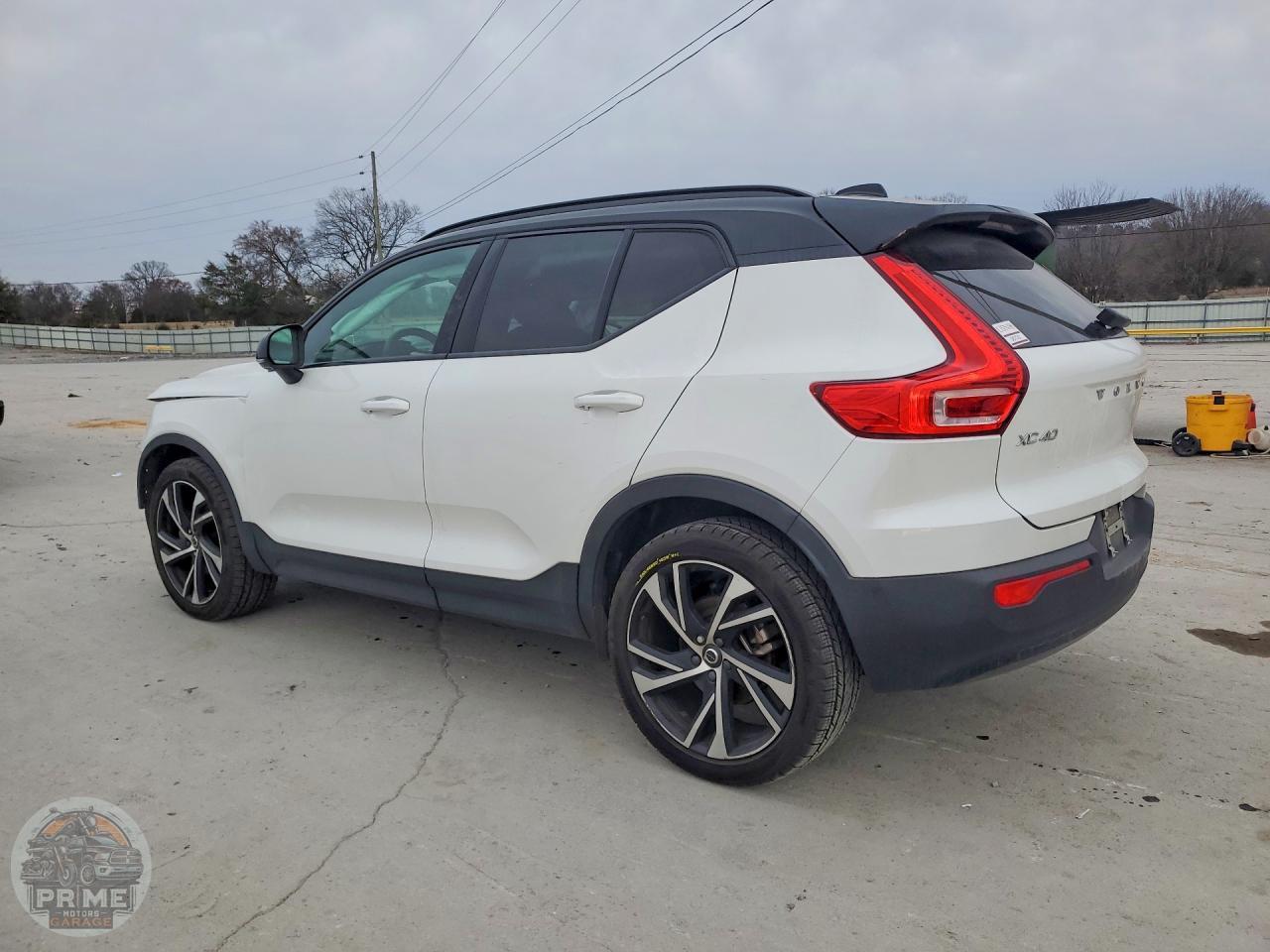 2022 VOLVO XC40 — фото 2