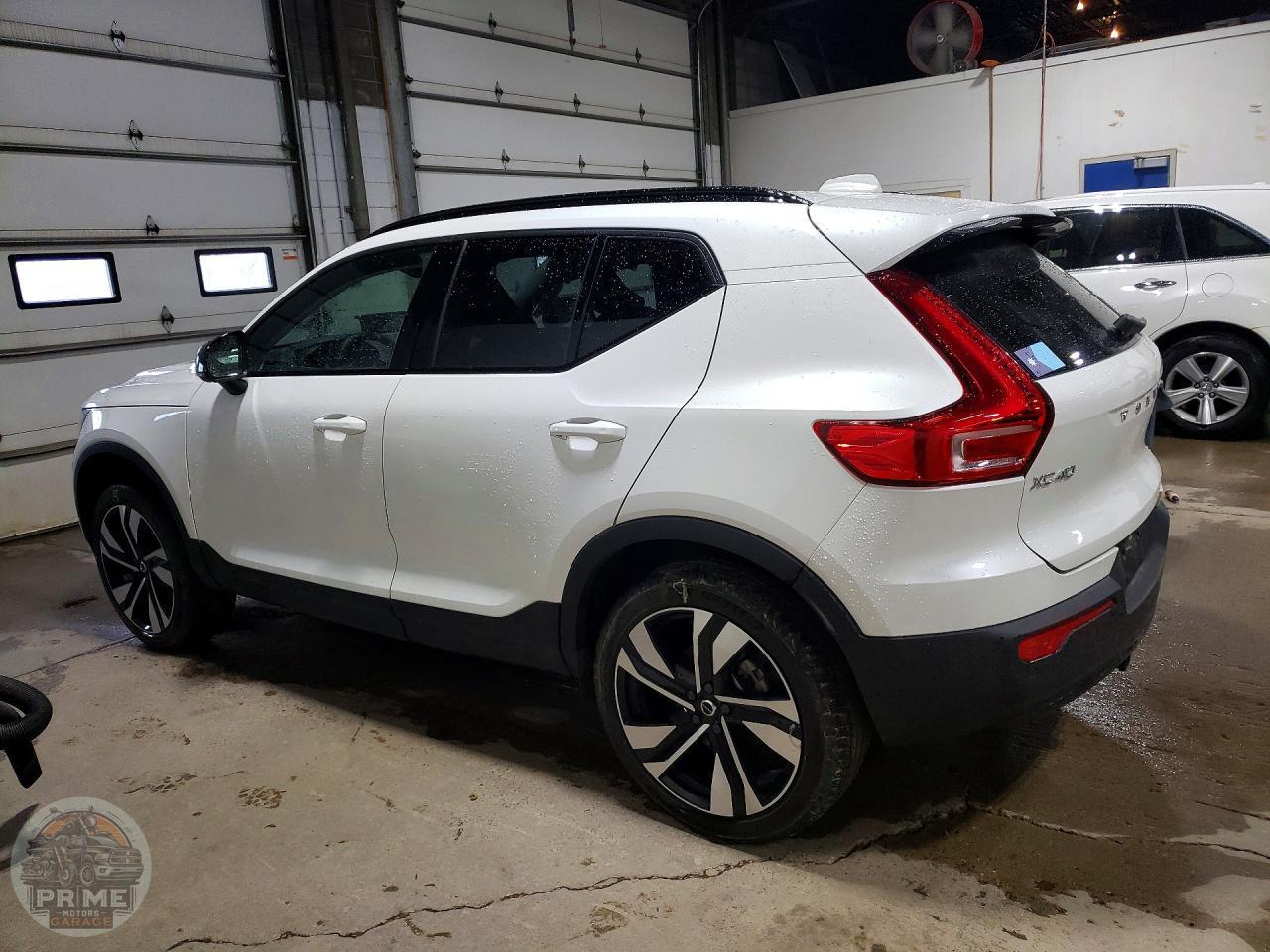 2024 VOLVO XC40 — фото 2