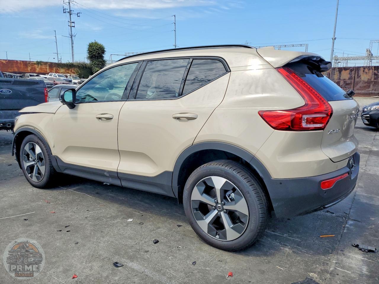 2026 VOLVO XC40 — фото 4