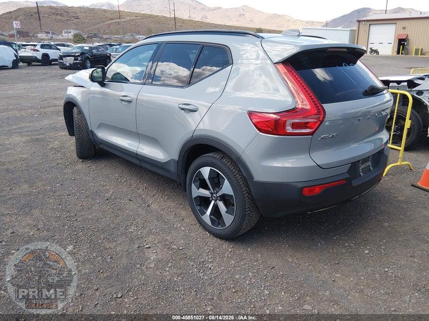 2024 VOLVO XC40 B5 PLUS DARK THEME — фото 3