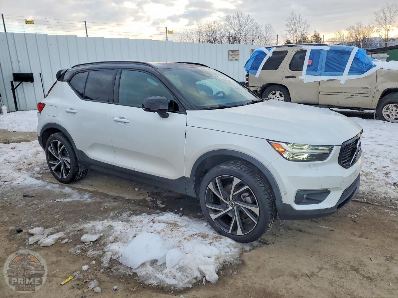 2020 VOLVO XC40 — фото 4