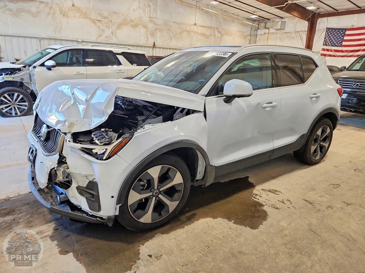 2025 VOLVO XC40 — фото 1